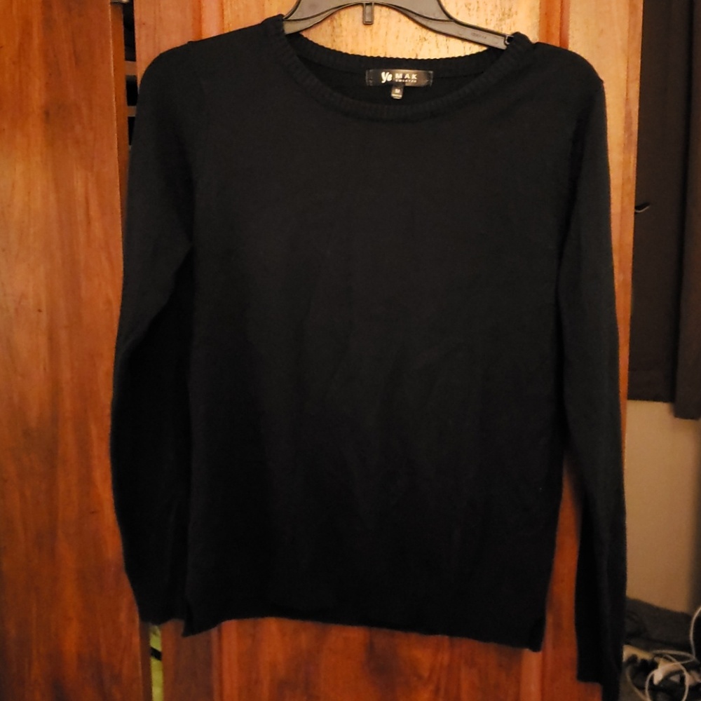 Basic crewneck sweater